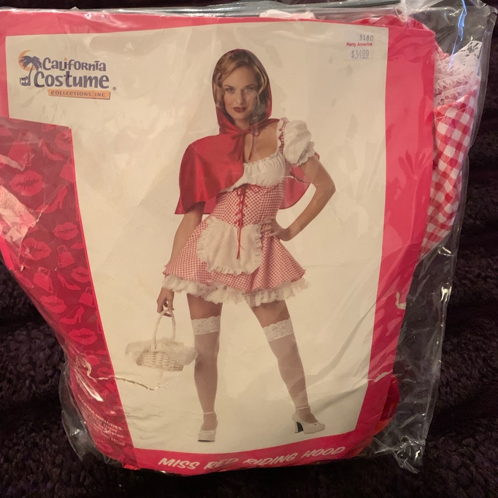 Red Riding Hood with Cape - Picture 2 of 3